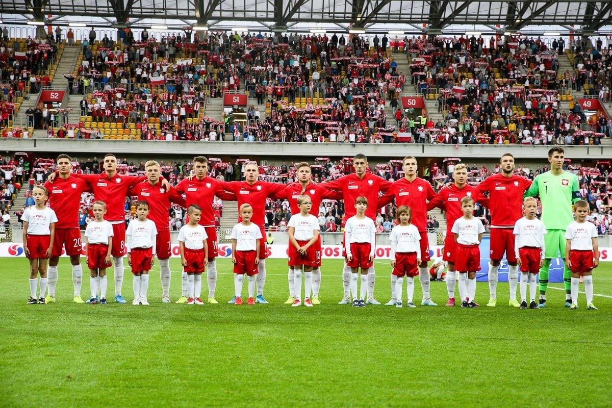 KONKURS – Dziecięca Eskort podczas meczu Reprezentacji Polski U-21 Polska – Łotwa na Stadionie Miejskim w Białymstoku!